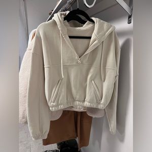 Alo Yoga sweatshirt